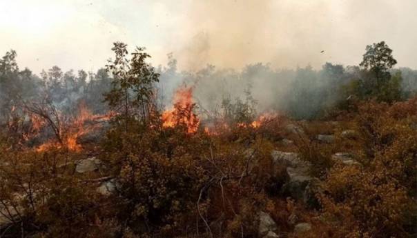 I dalje aktivni požari u Mostaru, Jablanici i Stocu