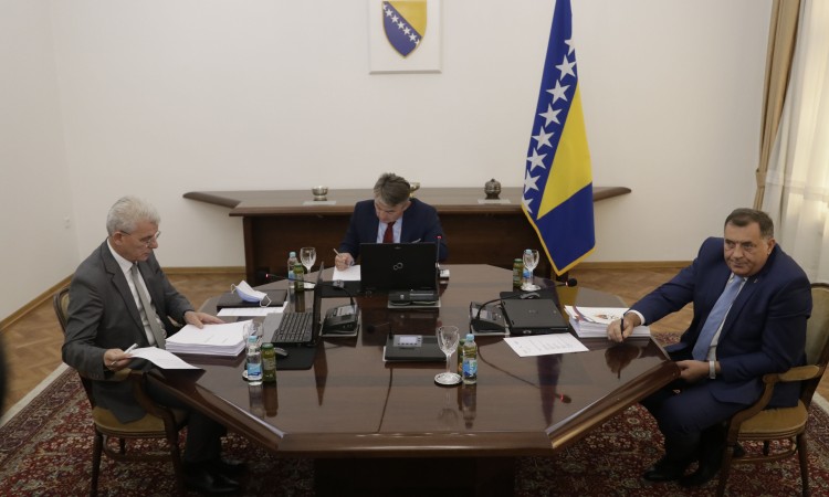 I Dodik stigao na sjednicu Predsjedništva BiH