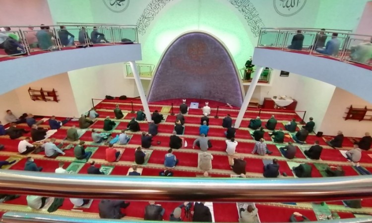 I nakon ramazana zadržati lijepo ponašanje i ostati u molitvi