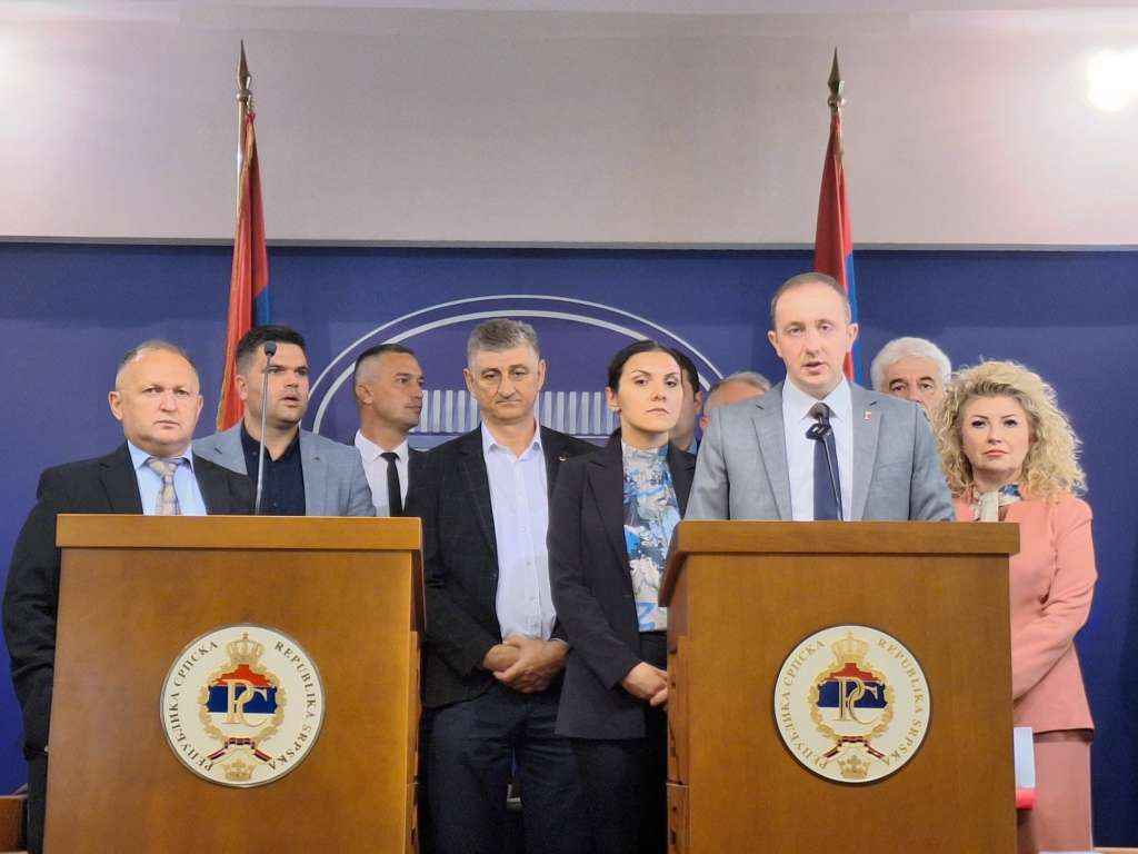 Poslanici SDS-a ne učestvuju izlaganju ekspozea Save Minića