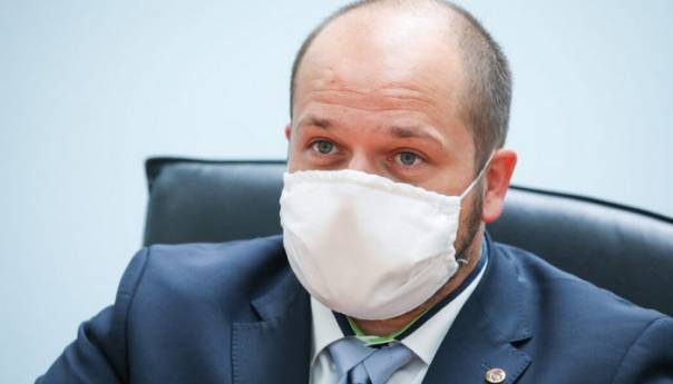 I Slovenija privremeno obustavlja cijepljenje cjepivom AstraZenece