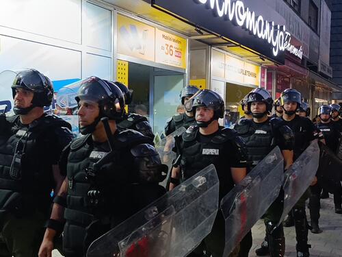 I Vučić i opozicija proglasili pobjede u Zaječaru i Kosjeriću, napeto na ulicama