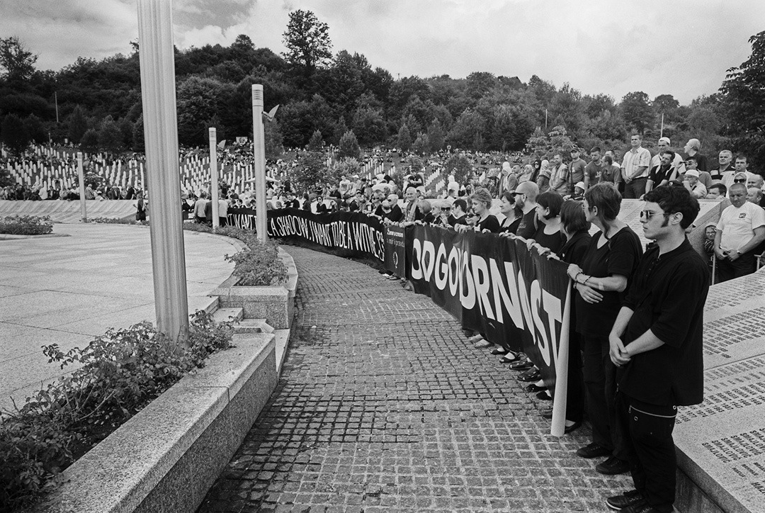 I 'Žene u crnom' u Potočarima odaju počast žrtvama genocida
