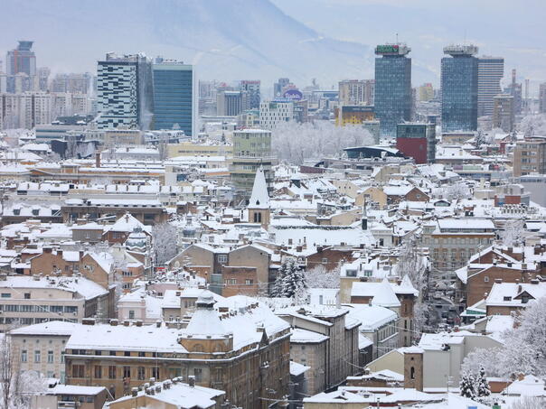 Iako u većem dijelu BiH preovladava vedro i sunčano vrijeme u brojnim gradovima zrak nezdrav