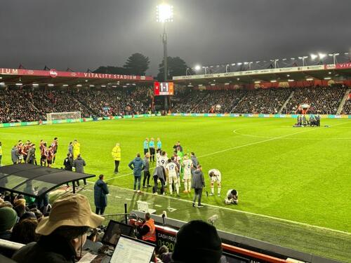 Igrač kolabrirao usred utakmice engleske Premier lige, meč prekinut