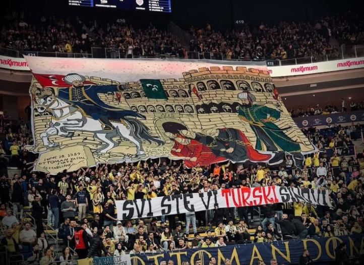 Igrače Partizana u Istanbulu dočekala brutalna poruka na bosanskom jeziku