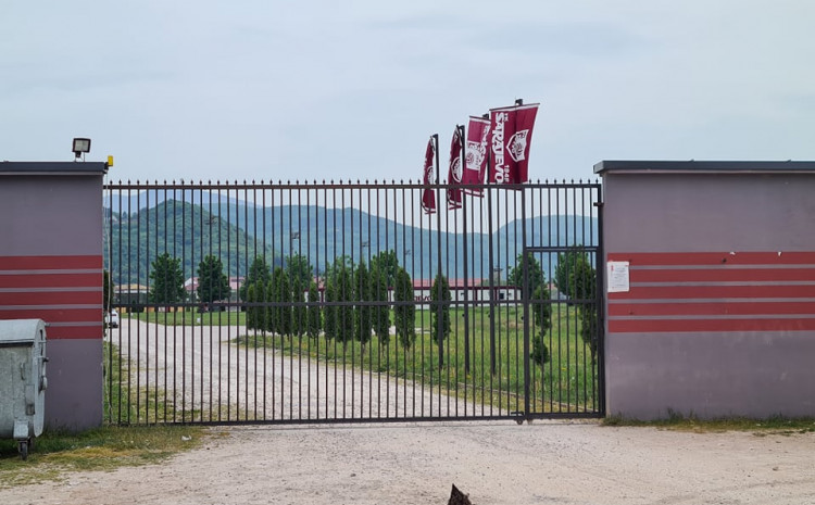 Igrači Sarajeva napustili kamp, spašavale ih tri policijske patrole