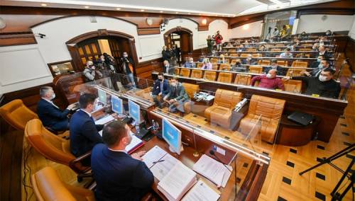 Ilić: Dogovor jedini izlaz; Stanivuković: Danas se mora nešto usvojiti