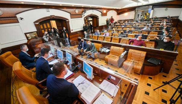 Ilić: Dogovor jedini izlaz; Stanivuković: Danas se mora nešto usvojiti