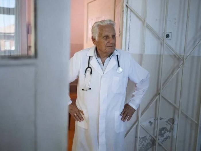 Ima 90 godina i još svaki dan liječi pacijente: Radit ću dok me služi zdravlje