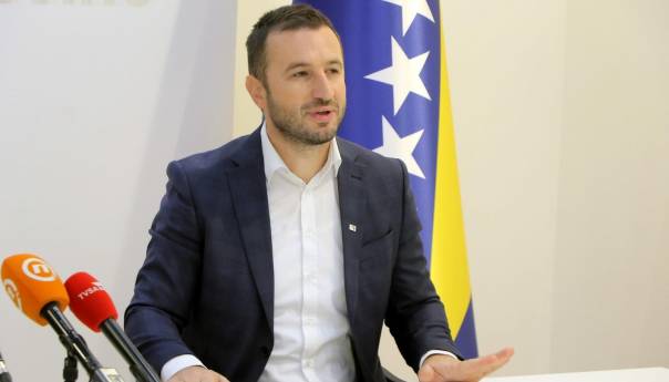 Ima neka tajna veza: Šta je Efendiću cilj u kompaniji 'Zrak'