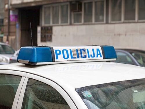 Imotski: Muškarac nožem povrijedio tri osobe