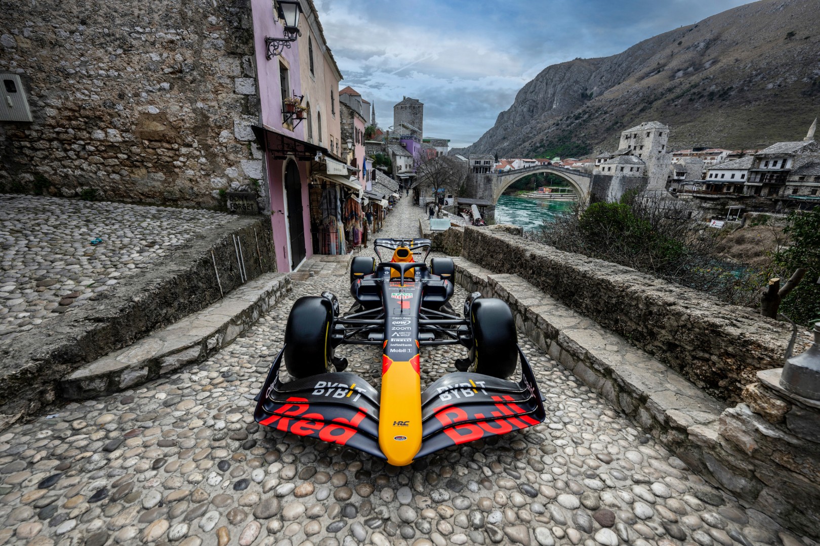 Impresivni bolid Red Bull Racinga zablistao na najljepšim lokacijama u BiH