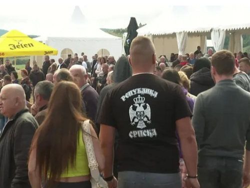 Incident na Manjači: Djevojka ubola mladića, okupljanje prekinuto