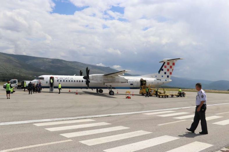 Incident na splitskom aerodromu: Avion naglo sletio sa staze