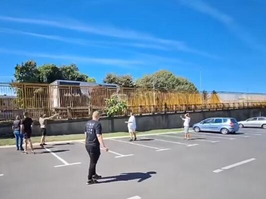 Incident na terminalu: Kamion firme "Krajina Klas" probio blokadu