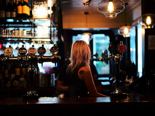 Incident u Hercegovini: Prvo izvrijeđao konobaricu, pa napao i policajce