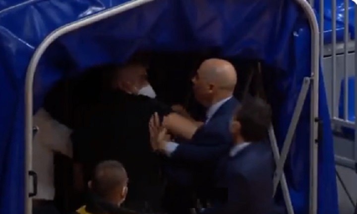 Incident u Podgorici: Trener Valencije napao sudije