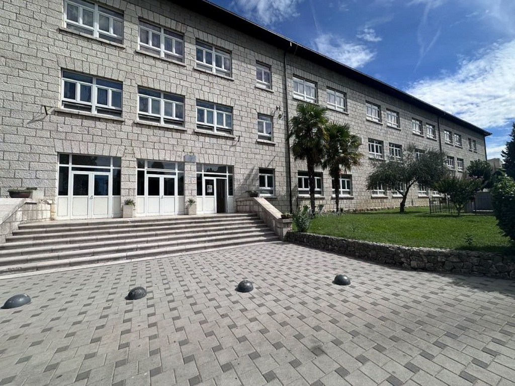 Incident u Stocu, roditelji upali u školu