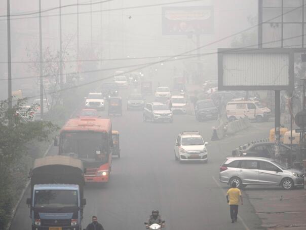 Indija suočena s rekordnim zagađenjem zraka, smog paralizira sjevernu regiju