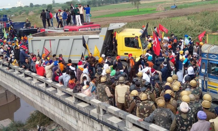 Indijski poljoprivrednici se sukobili s policijom u New Delhiju tokom protesta