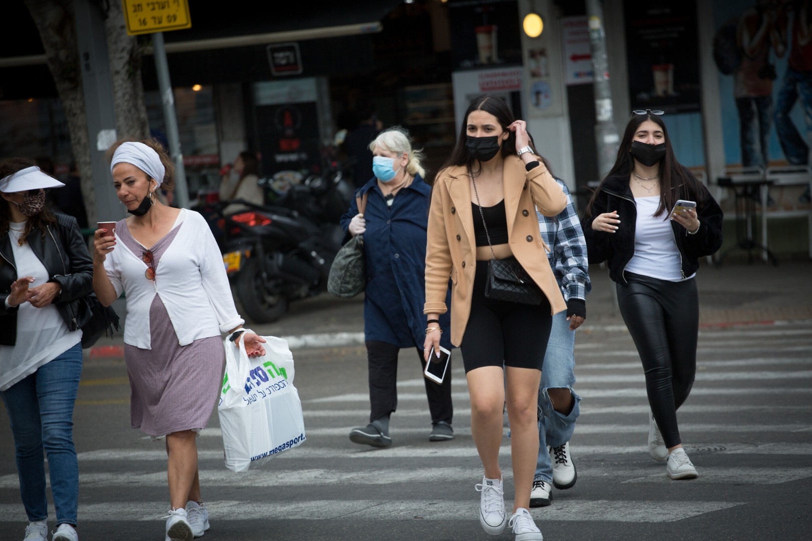 Indijski soj se širi svijetom: Djelomično zatvoren Sydney, Izraelci vratili maske