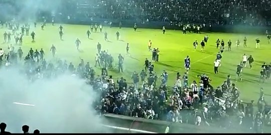 Indonežani se opraštaju od poginulih na stadionu