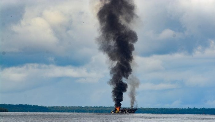 Indonezija: Zapalio se brod na kojem se nalazila 271 osoba