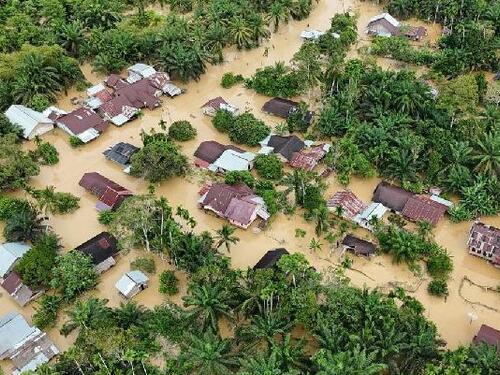 Indonezijske vlasti traže dodatnu pomoć za saniranje posljedica poplava