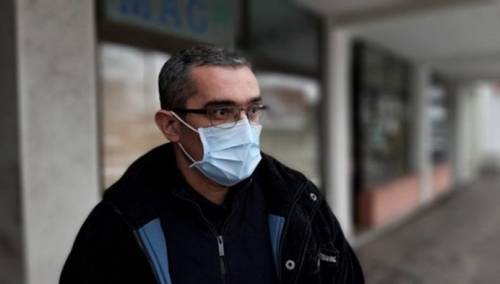 Infektolog vratio medalju Vučiću zbog napada iz SNS-a na njegovu porodicu