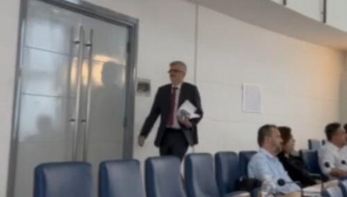 Video: Mandić ljutito napustio sjednicu, novinar Vijesti ometan