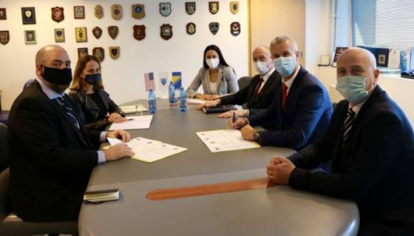 INL donirao dezinfekciona sredstva Direkciji za koordinaciju policijskih tijela