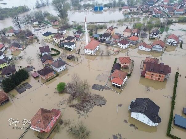 Inspirativna gesta iz Prijedora: Osiguran prevoz čamcima na bajram-namaz