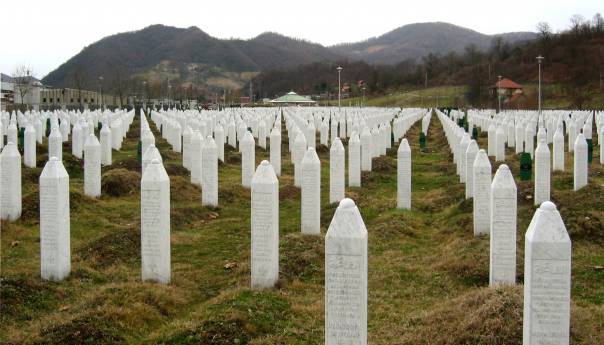 Institut apeluje na Vladu Kanade da uklanja sadržaje koji negiraju genocid u Srebrenici