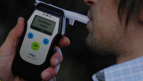 Instruktor vožnje u Crnoj Gori pijan u podne davao poduku