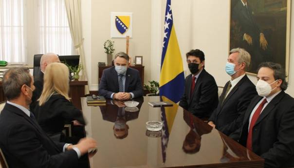 Intelektualci podržali Komšića u zalaganju za građansku BiH