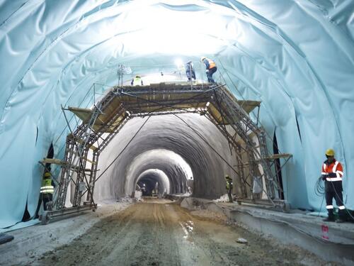 Intenzivirani radovi, gradilište tunela Hranjen aktivno s obje strane