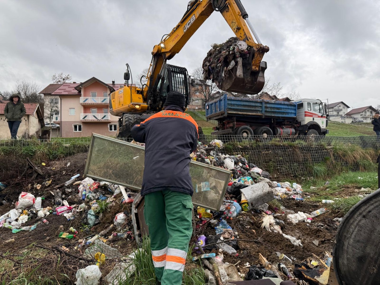 Intenzivne aktivnosti na čišćenju nelegalnih deponija na području Ilidže