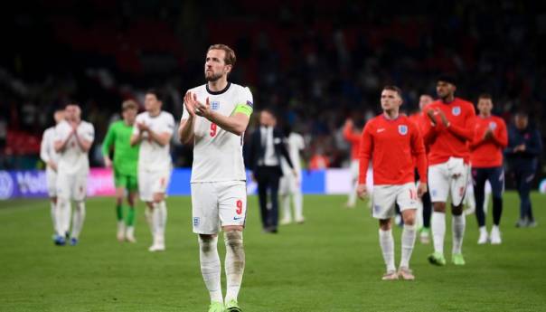 Internet se sprda s Englezima nakon poraza od Italije