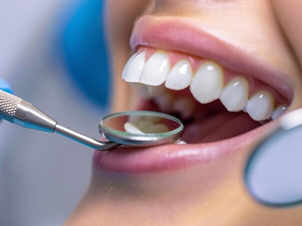 'Internet zubar' u Češkoj prevario desetine ljudi, podignuta optužnica