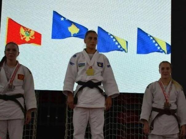 Himna Kosova u dvorani 'Srbija' u Istočnom Sarajevu, nižu se reakcije