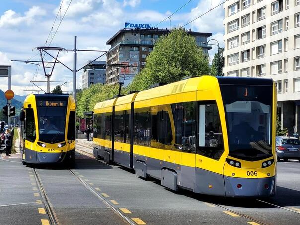 Invalidi ne mogu u potpunosti koristiti gradski saobraćaj zbog neuređenih pristupa