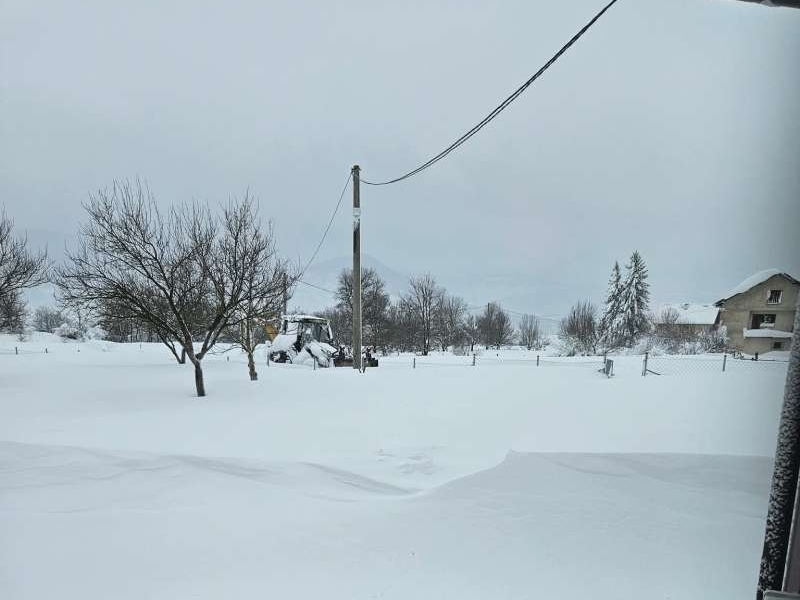 Inžinjerijski bataljon OSBiH uklanja snijeg i prepreke na ključnim putevima