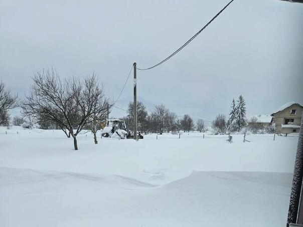 Inžinjerijski bataljon OSBiH uklanja snijeg i prepreke na ključnim putevima