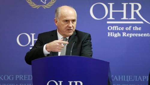 Inzko naredio vlastima RS-a da do aprila oduzmu odlikovanja Karadžiću, Mladiću i Plavšić