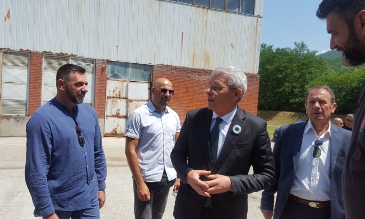 Inzko 's obrazom' može otići, ako nametne zakon o zabrani negiranja genocida