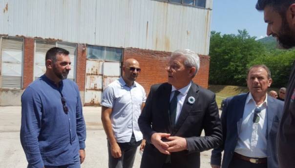 Inzko 's obrazom' može otići, ako nametne zakon o zabrani negiranja genocida