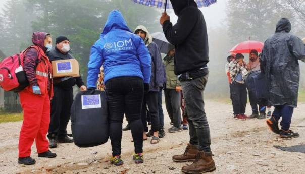 IOM i Crveni križ FBiH pokrenuli akciju za pomoć migrantima bez smještaja