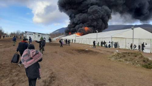 IOM napustio kamp 'Lipa', izbio požar