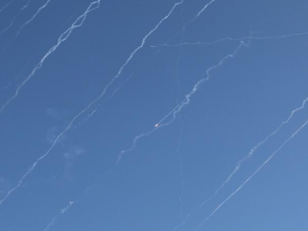 Iran ispalio valove projektila na Izrael nakon američkog napada